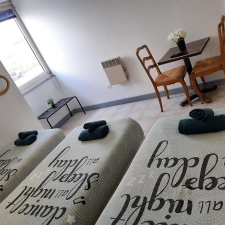 Paris Par Trains, Area, Studios Avec Salle De Bain Et Kitchenette Privees, Ou, Chambres Avec Salles Bain Et Cuisines Communes Persan Ngoại thất bức ảnh