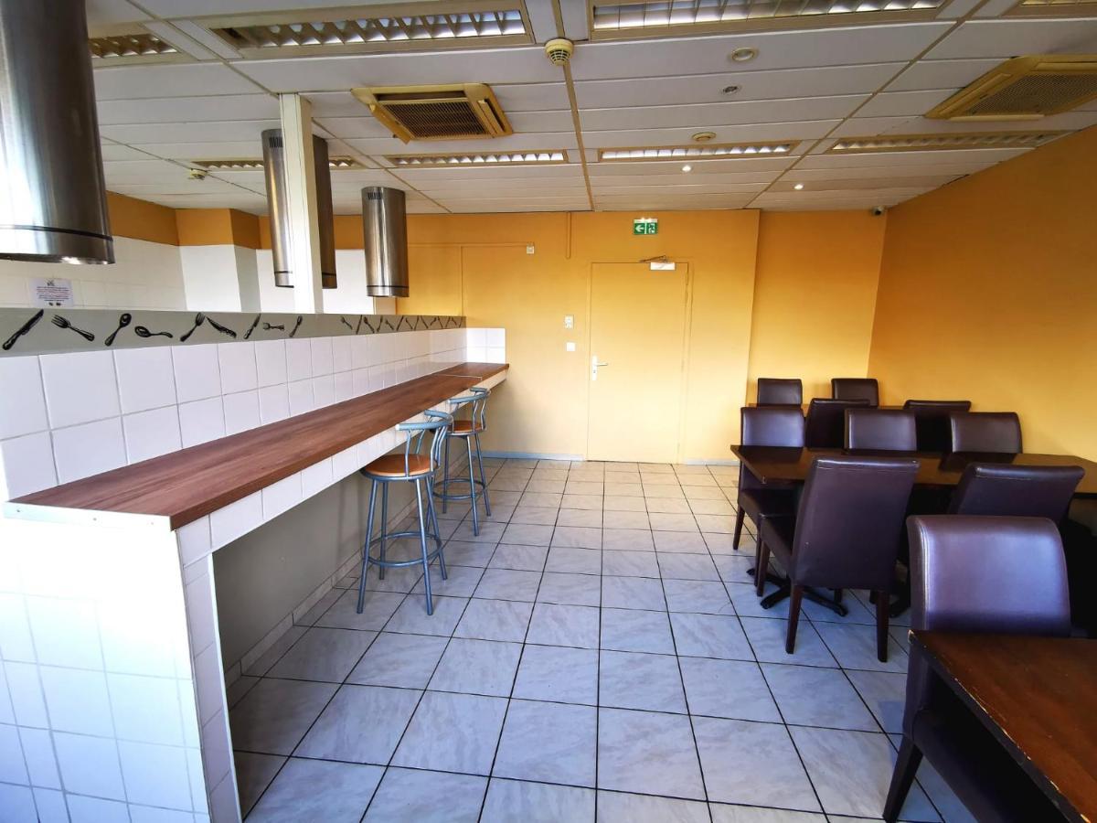 Paris Par Trains, Area, Studios Avec Salle De Bain Et Kitchenette Privees, Ou, Chambres Avec Salles Bain Et Cuisines Communes Persan Ngoại thất bức ảnh