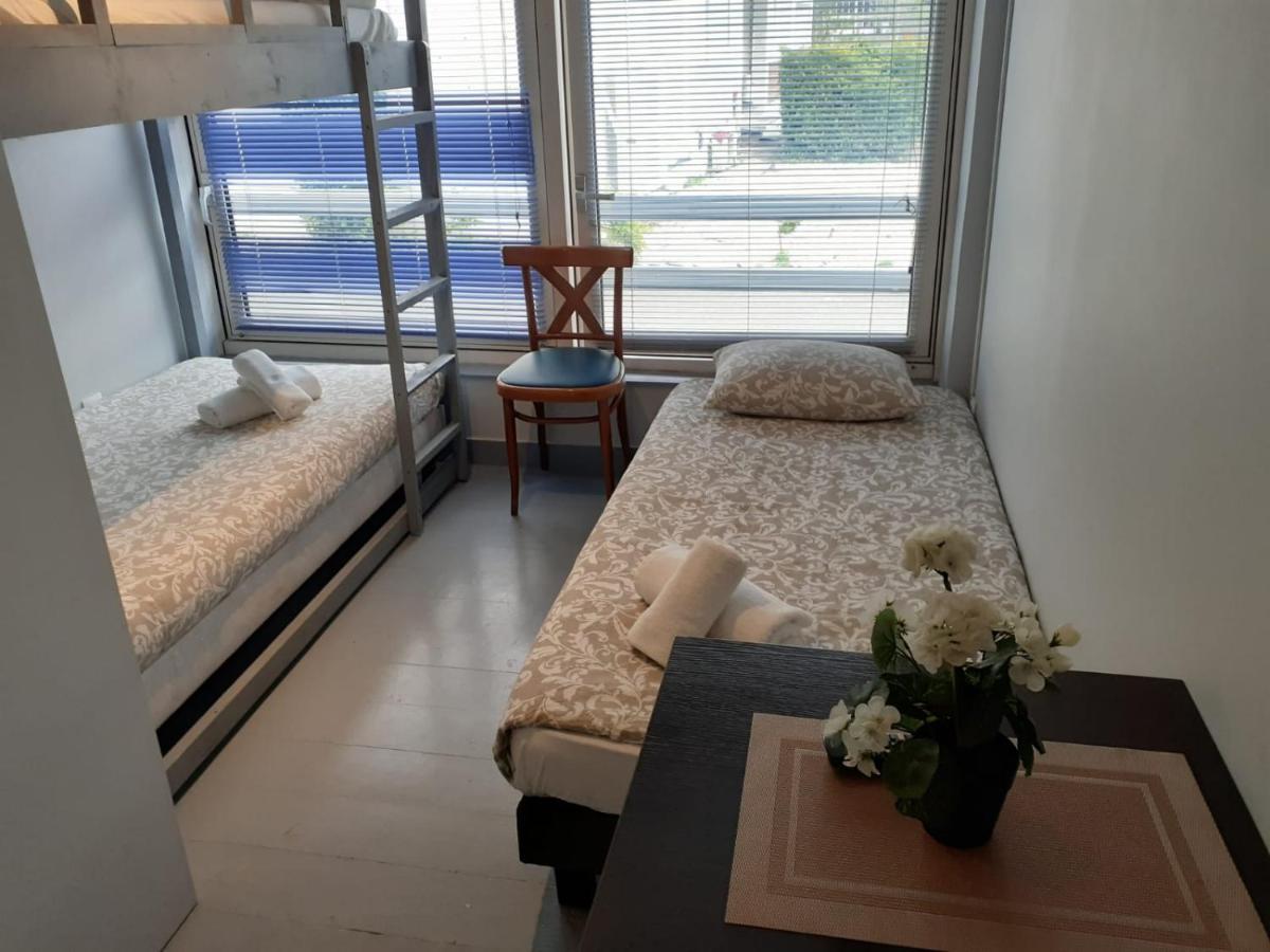 Paris Par Trains, Area, Studios Avec Salle De Bain Et Kitchenette Privees, Ou, Chambres Avec Salles Bain Et Cuisines Communes Persan Ngoại thất bức ảnh