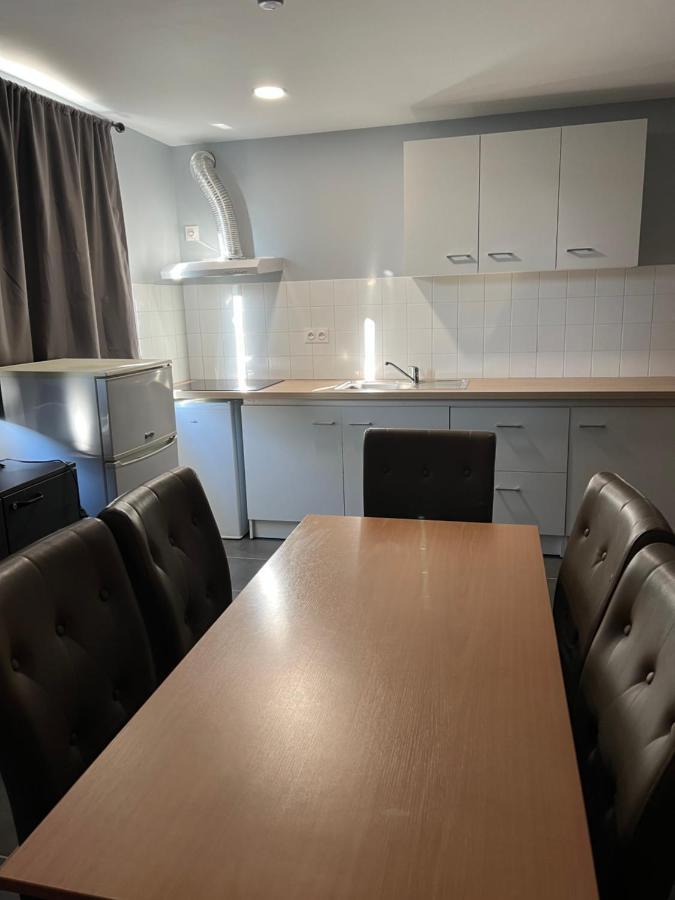 Paris Par Trains, Area, Studios Avec Salle De Bain Et Kitchenette Privees, Ou, Chambres Avec Salles Bain Et Cuisines Communes Persan Ngoại thất bức ảnh