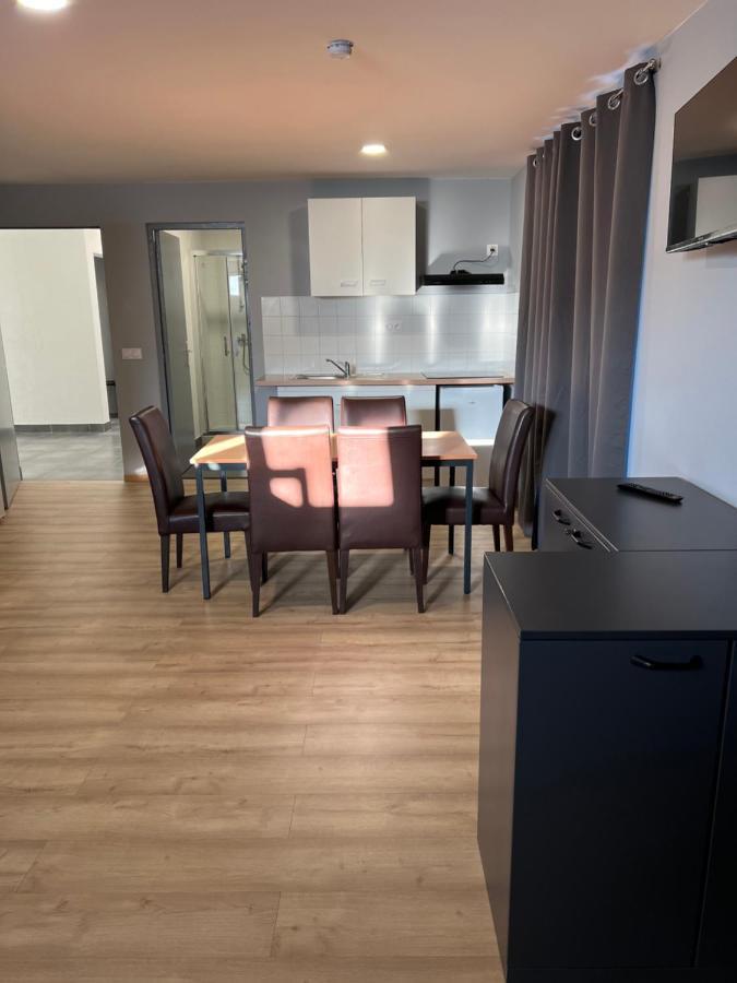 Paris Par Trains, Area, Studios Avec Salle De Bain Et Kitchenette Privees, Ou, Chambres Avec Salles Bain Et Cuisines Communes Persan Ngoại thất bức ảnh